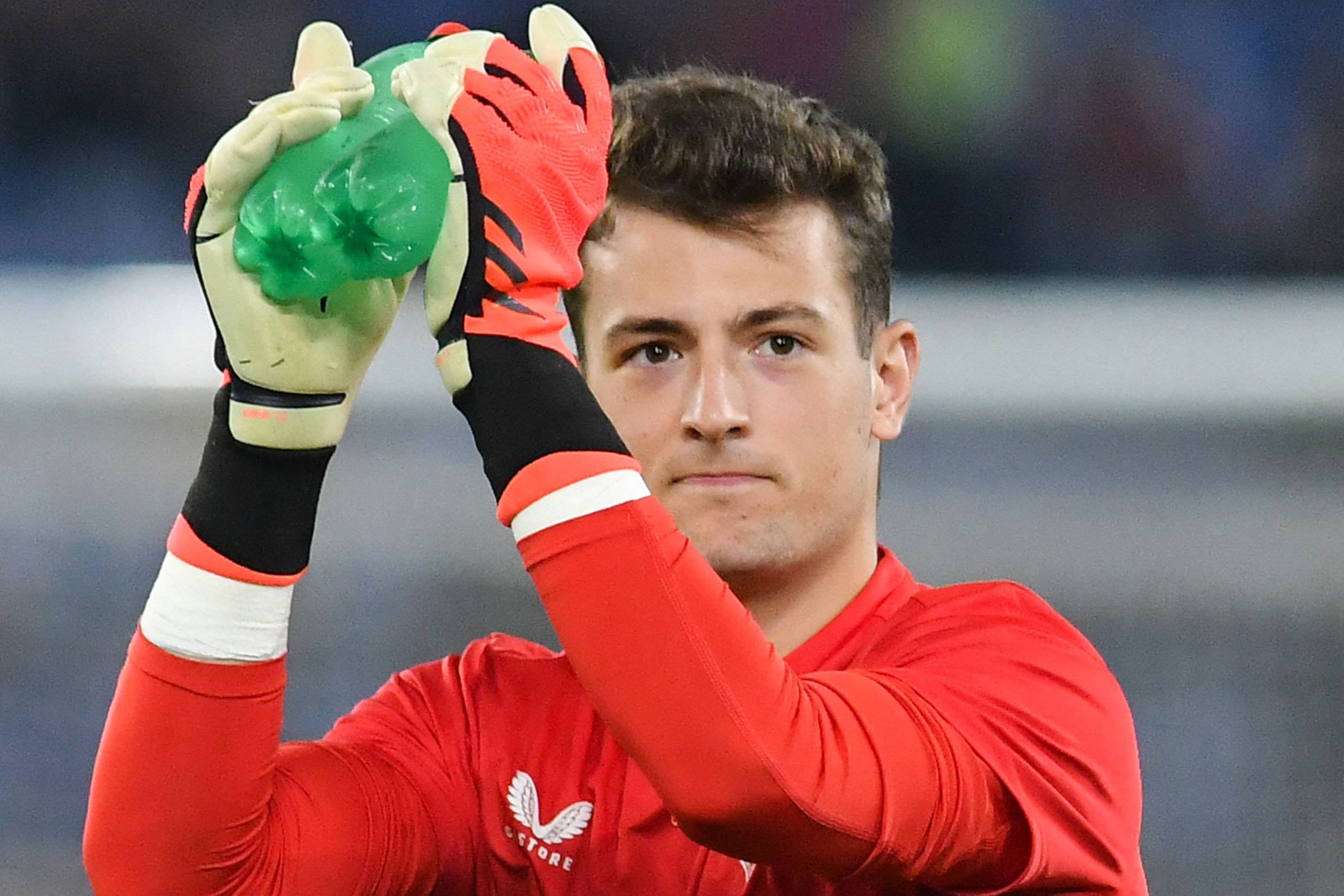 Más interés para fichar a Julen Agirrezabala