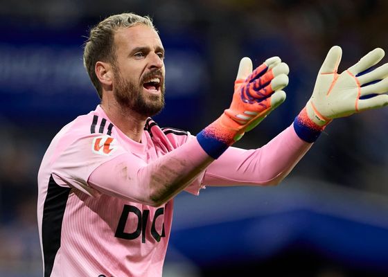 El Real Oviedo se agarra al momento de Aaron Escandell en la recta final de LaLiga