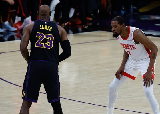 LeBron James pone la directa y deja a Kevin Durant al borde de las vacaciones