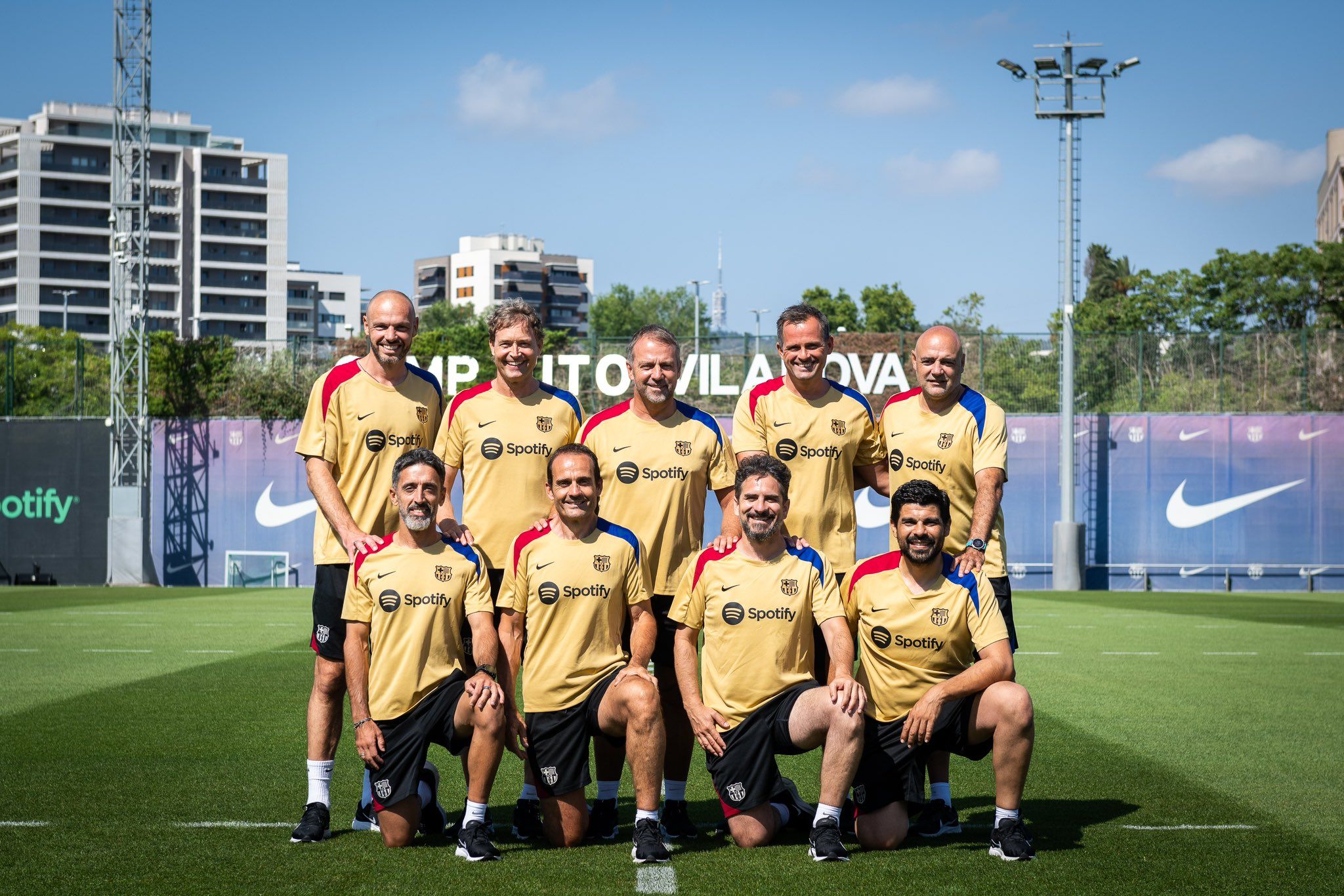 El Barcelona presenta al cuerpo técnico de Hansi Flick