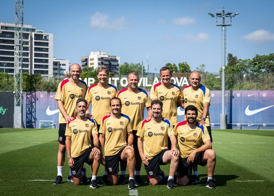 El Barcelona presenta al cuerpo técnico de Hansi Flick