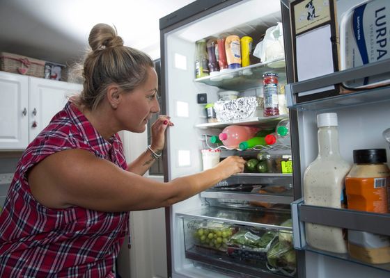 La comida que siempre tiras y no sabías que se puede congelar