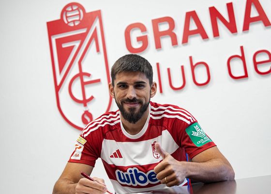 El Granada ya mueve el mercado y presenta a su primer fichaje