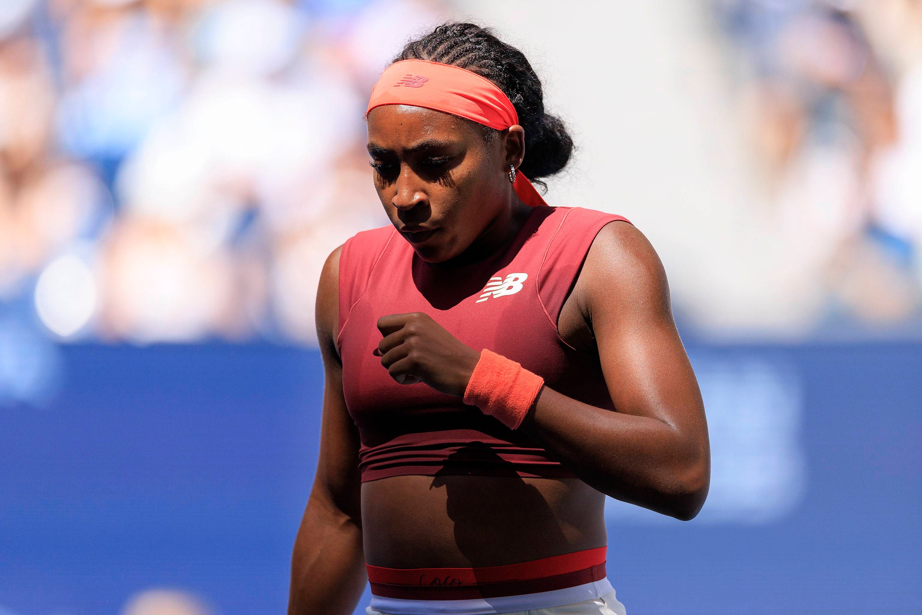 Coco Gauff salva su desastroso estreno en las WTA Finals y se mete en la pelea por la semifinal
