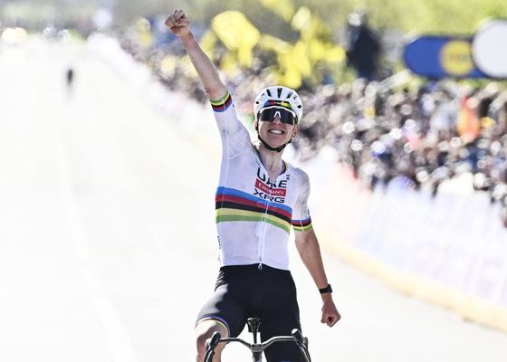 Tadej Pogacar le da otro zarpazo a la historia en el Tour de Flandes