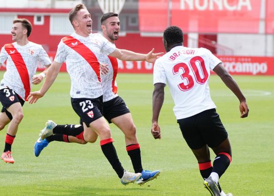 Sevilla Atlético 1-0 Atlético de Madrid B: Un golazo de Isra Domínguez pone alegría sobre el fuego  