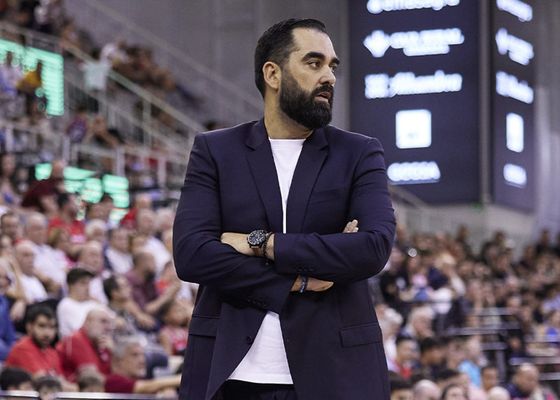 Ramón Díaz, entre la urgencia del Granada y el doloroso adiós de Hankins: "Su marcha nos hace daño a nivel de equipo"