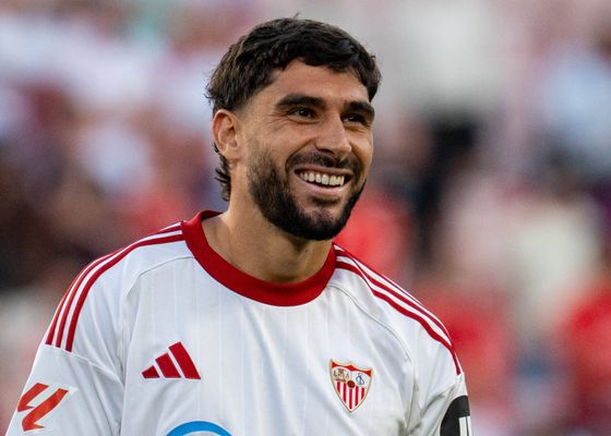 Maupay confirma su salida del Sevilla con un emotivo mensaje: "Ha sido un placer" 