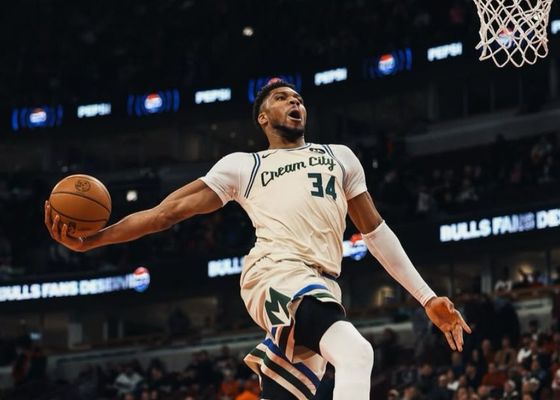 Giannis Antetokounmpo reaparece a lo grande y cambia el panorama de la NBA
