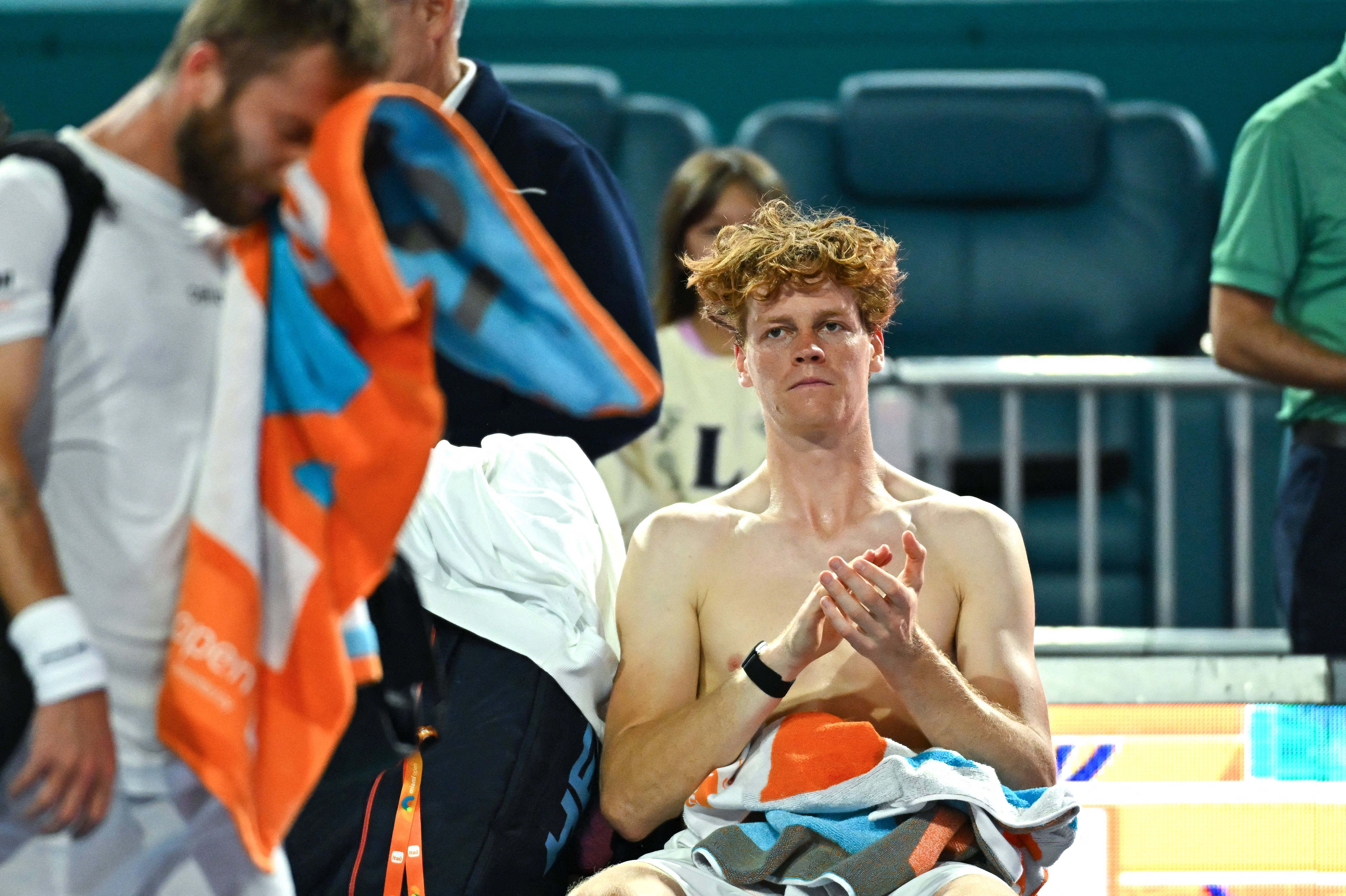 Jannik Sinner responde a Alcaraz y deja atrás a Djokovic
