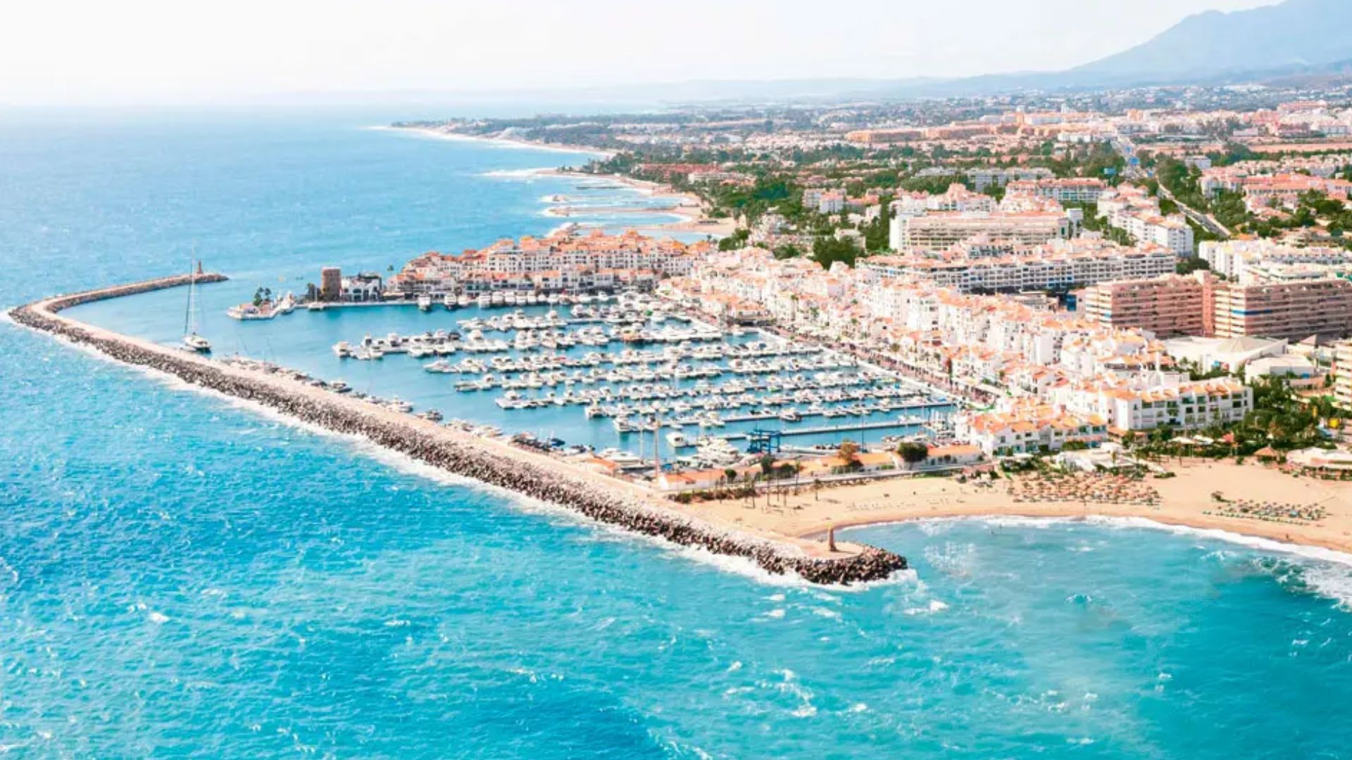 El Puerto Banús secreto y escondido en Almería
