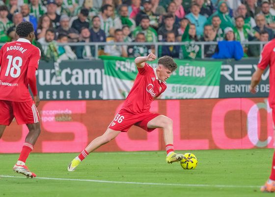 Del "Oso no es titular" de Almeyda a las prisas del Sevilla FC por blindar su contrato: "A todo el mundo le está encantando"