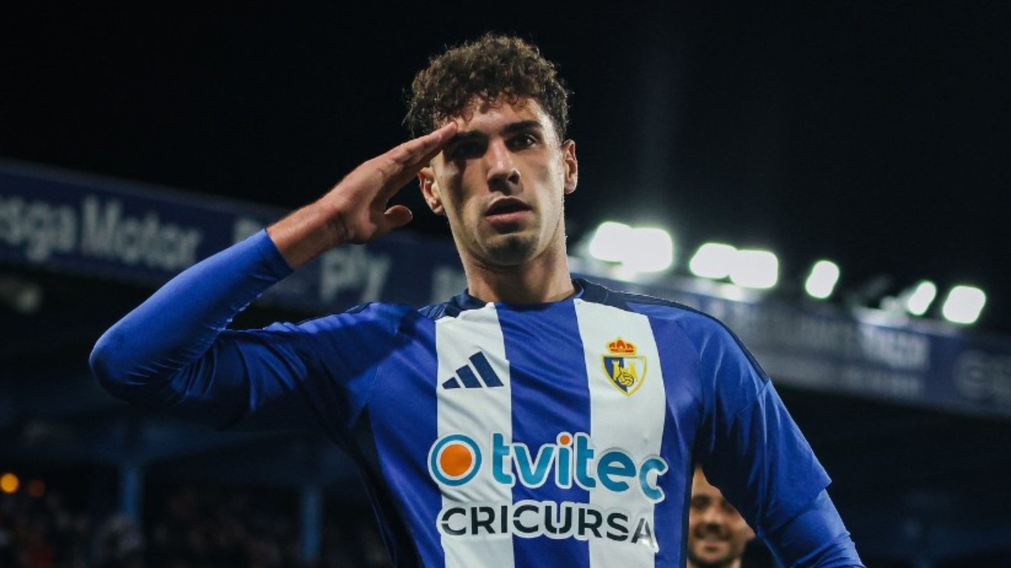 Álex Costa, en Sevilla para cerrar su fichaje