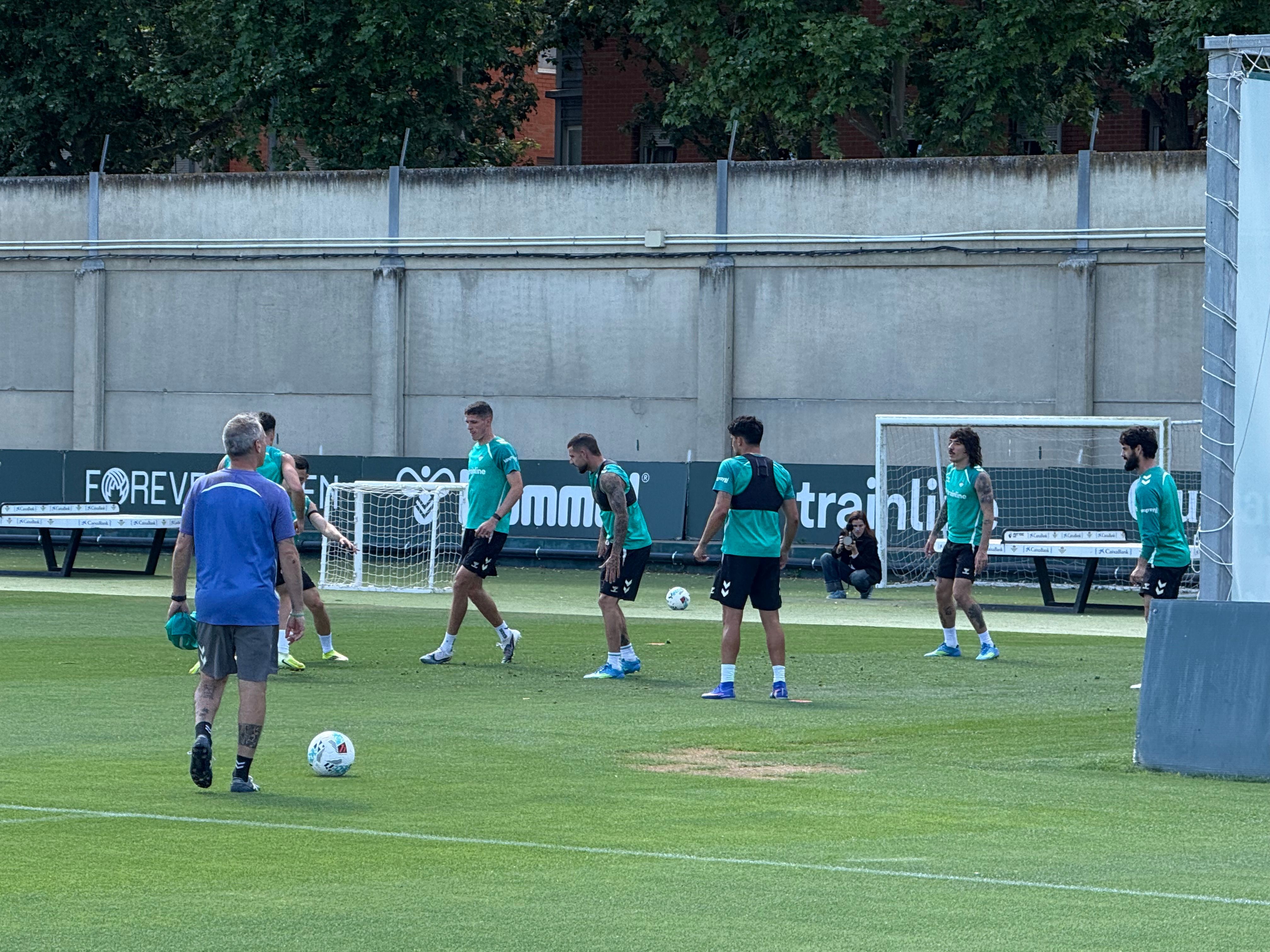 Con la Champions atada para LaLiga, el Betis se prepara para pelear ese sueño con Bakambu presente