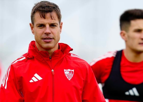 Azpilicueta paga su esfuerzo con una enésima lesión muscular: parte médico y tiempo de baja para el defensa del Sevilla FC