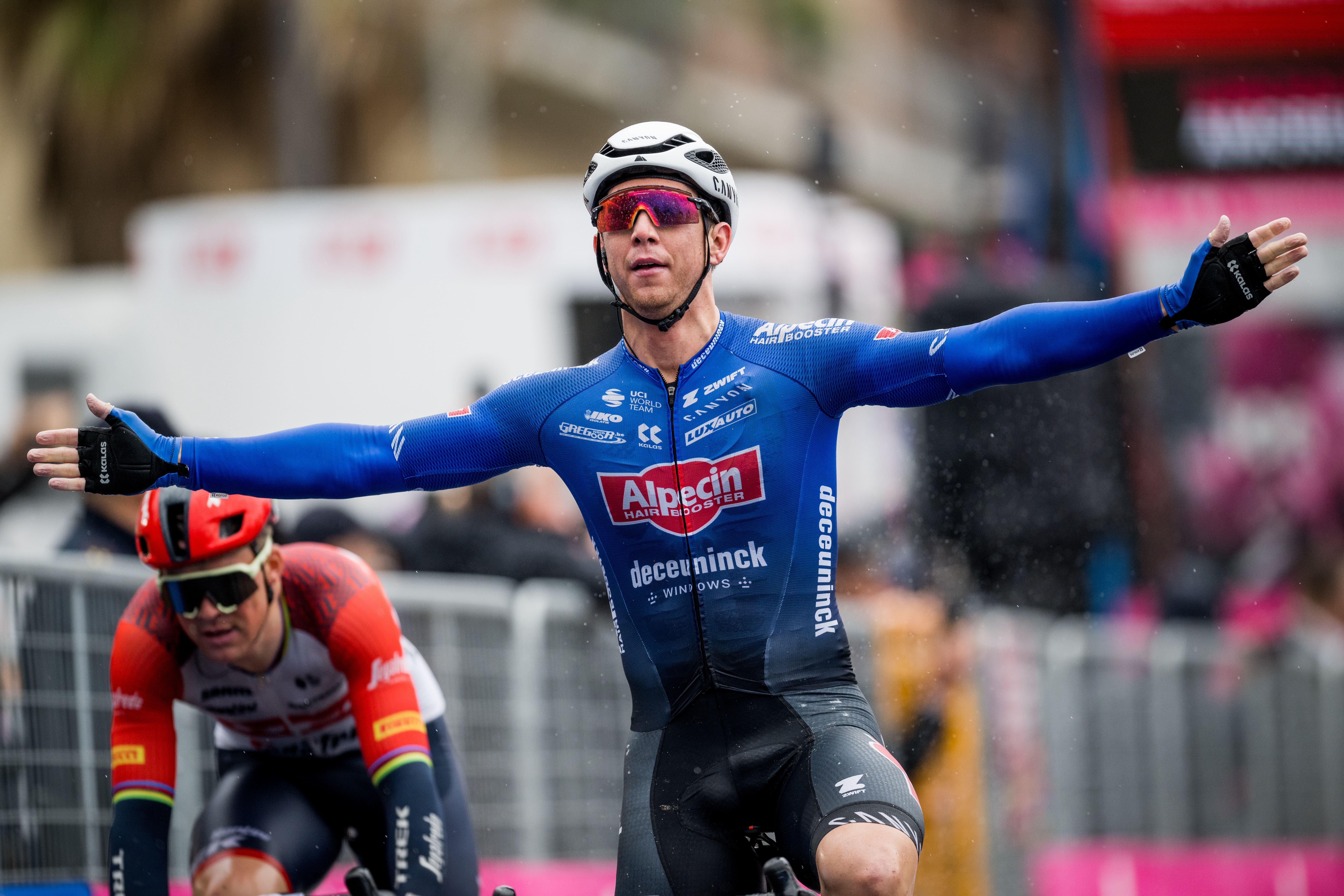 Clasificación Vuelta a España 2024 tras la 2 etapa | Van Aert es el nuevo líder aunque Groves se lleva la victoria