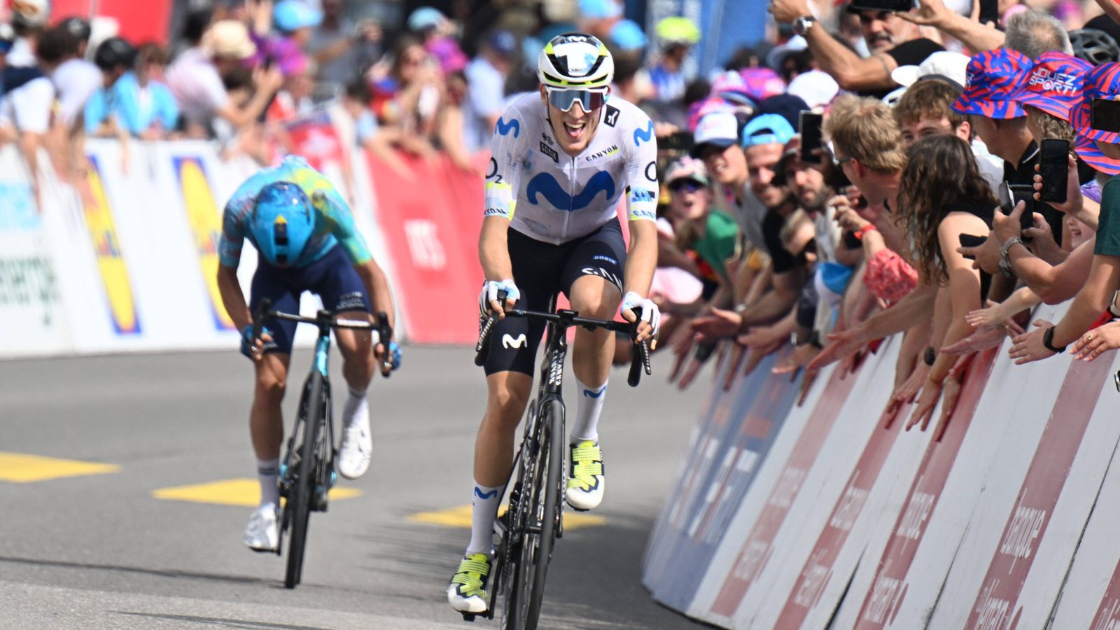 Golpe de mano del Movistar Team en la fiesta de Pogacar