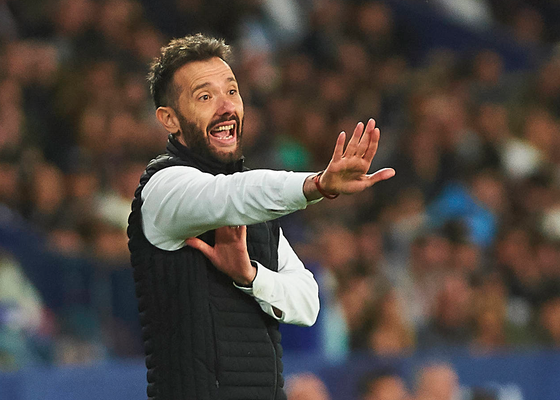 Corberán pide perdón al Levante en nombre del Valencia tras la tangana final