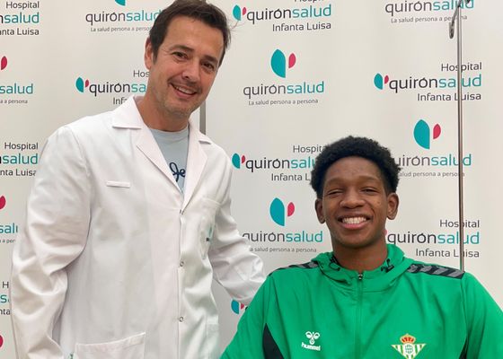 Ibrahim Magassa recibe el alta hospitalaria en el Hospital Quirónsalud Infanta Luisa