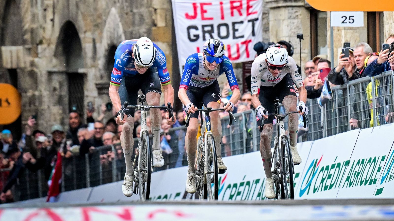 El primer hachazo de Van der Poel con Del Toro en el paquete y Roglic desaparecido