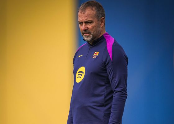 Flick habla de las lesiones: “Recuperamos a Lewy y Olmo, pero perdemos a Pedri. Nos sorprendió la lesión. Sólo notaba molestias"