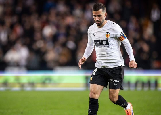Gayà, capitán del Valencia, da la cara ante las críticas: "No somos nadie para decir a Mestalla lo que tiene que hacer"