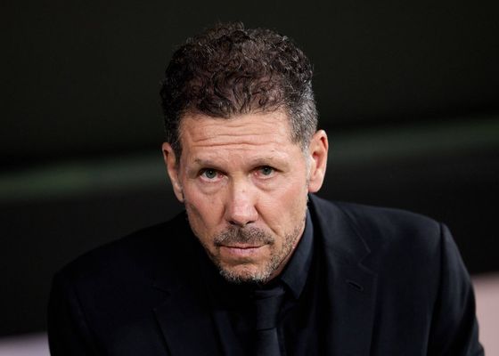 Simeone no desaprovecha la oportunidad y 'reparte' por igual a Real Madrid y Barcelona: "Vivimos en Madrid, así que estamos acostumbrados a ese tipo de situaciones"