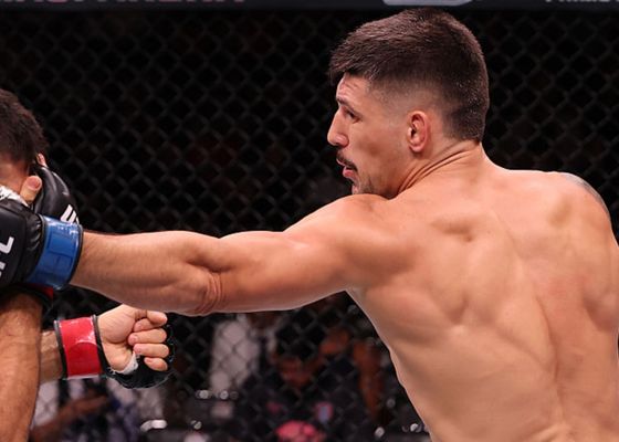 El español Joel Álvarez la lía a lo grande en el UFC Río
