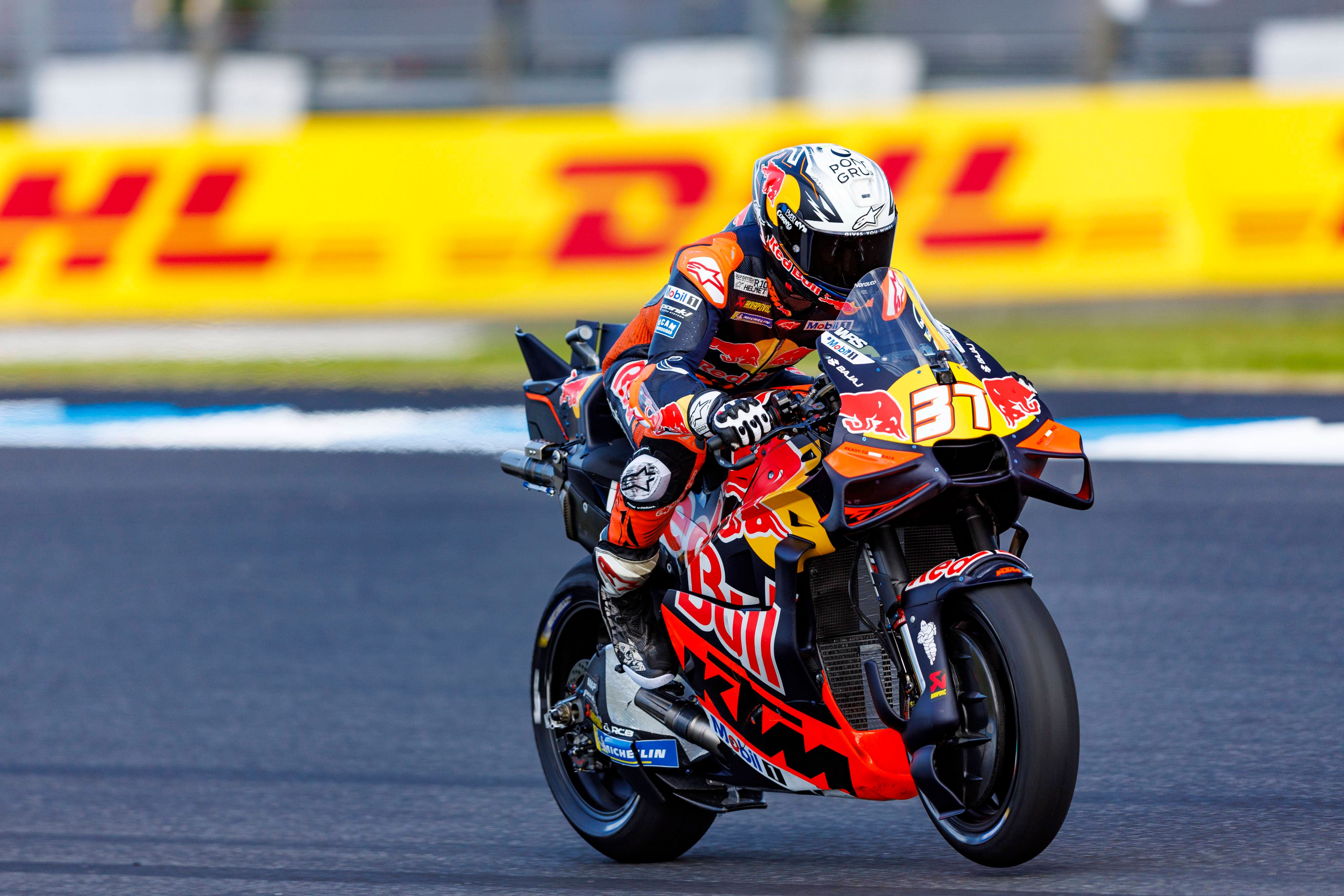 Pedro Acosta da la campanada en Sepang ante la debacle de los favoritos de MotoGP
