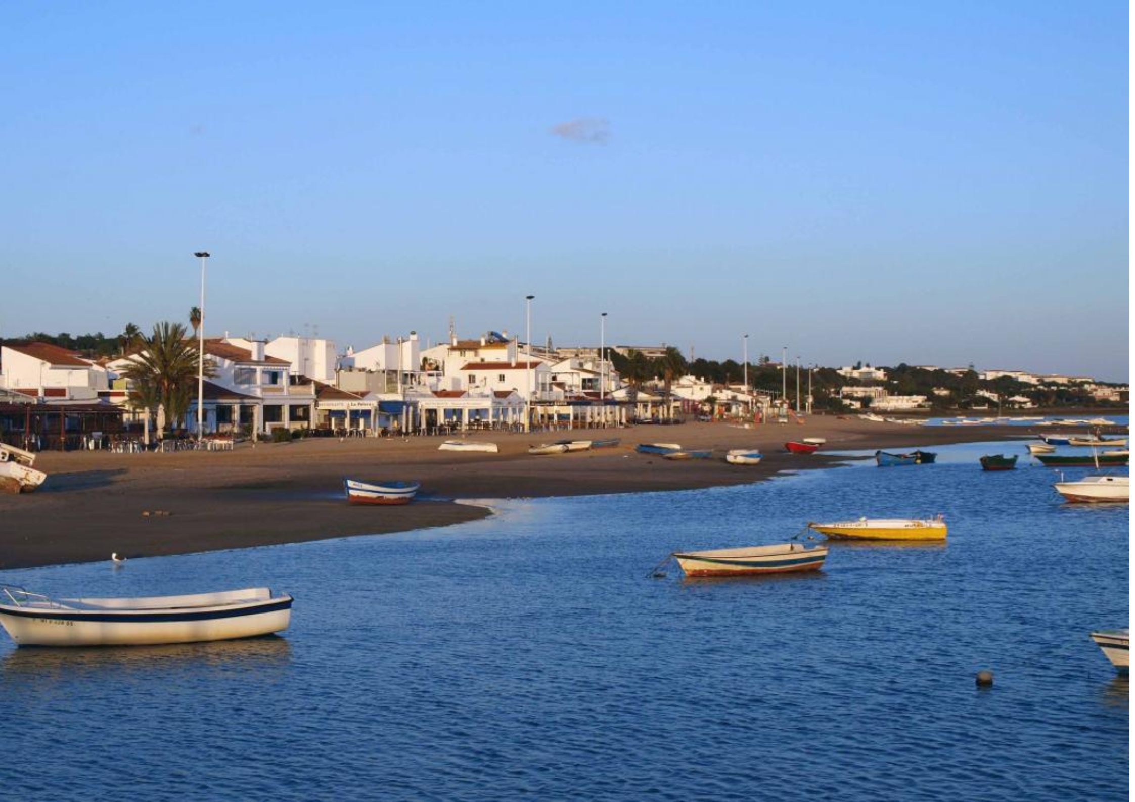 El rincón de Andalucía con pisos en la playa por menos de 80.000 euros