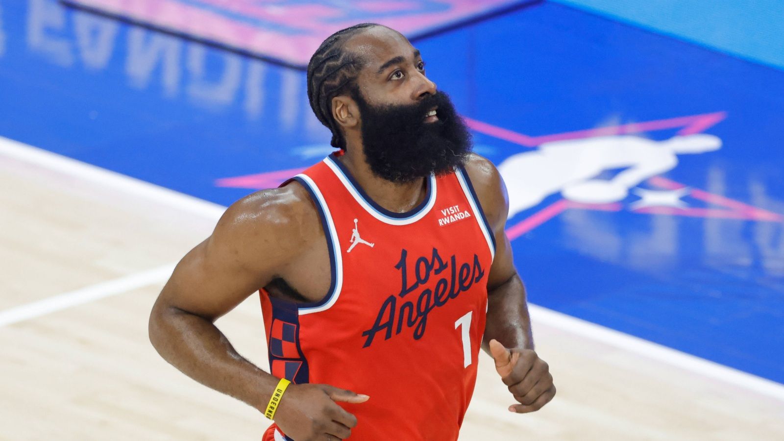 El traspaso de James Harden, en marcha y con Cleveland al acecho