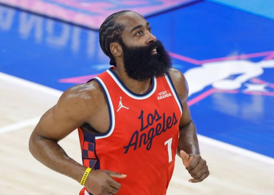El traspaso de James Harden, en marcha y con Cleveland al acecho