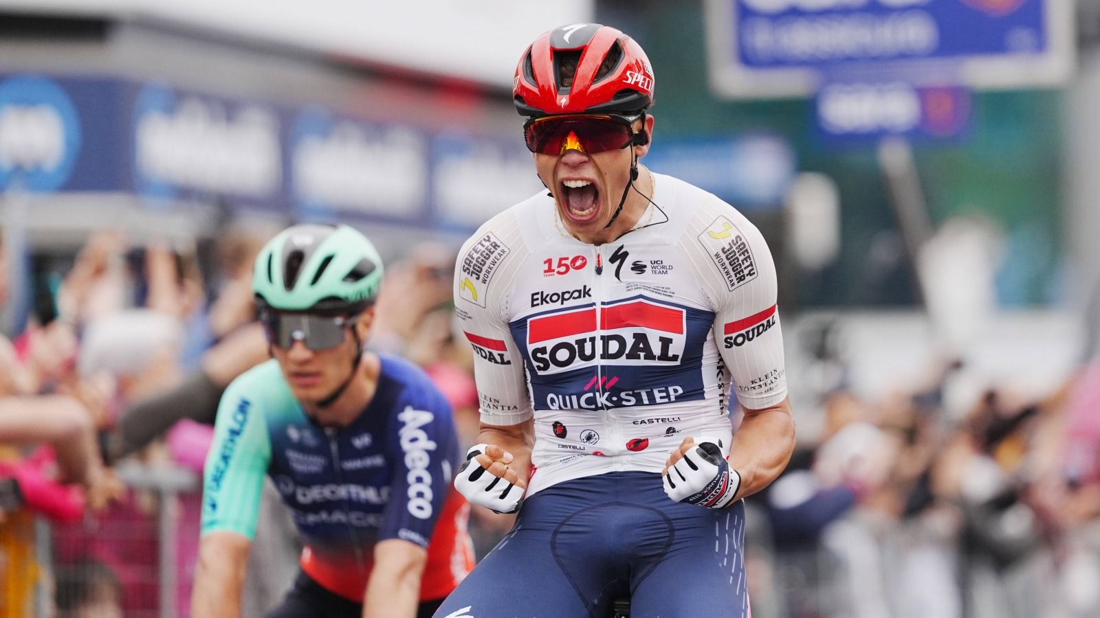 Paul Magnier se corona en el Giro en medio de una tremenda caída