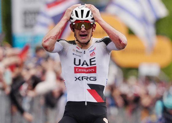 Igor Arrieta deslumbra en el Giro con una épica remontada para cantar victoria