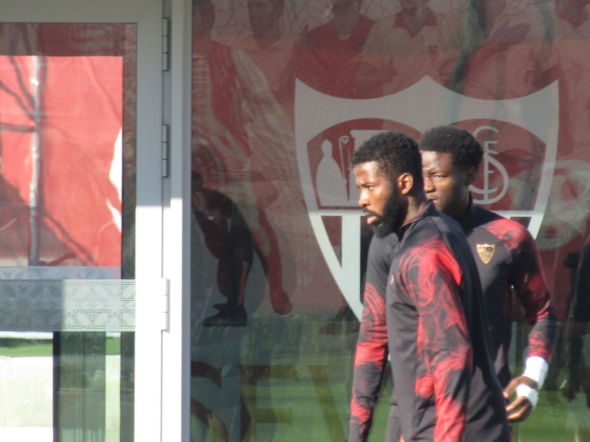 El Sevilla entrena sin Pedro Ortiz en plena recta final de su traspaso