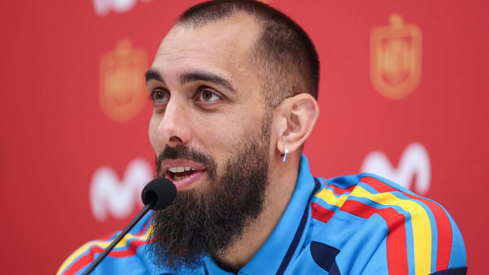 Borja Iglesias: "Es un honor que me comparen con él, es un referente del fútbol español"