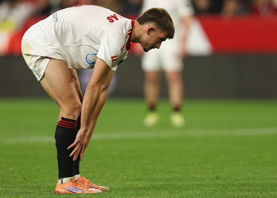 Otra lesión más en el Sevilla FC: frenazo para Kike Salas y quinto percance médico antes de visitar al Barcelona
