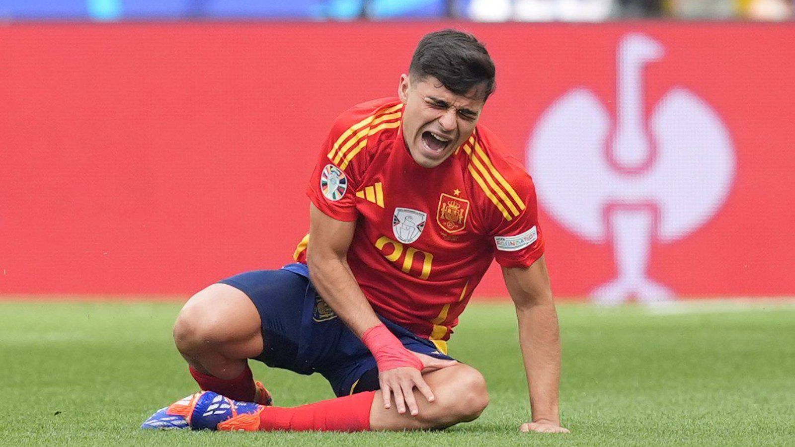Pedri contesta a Kroos