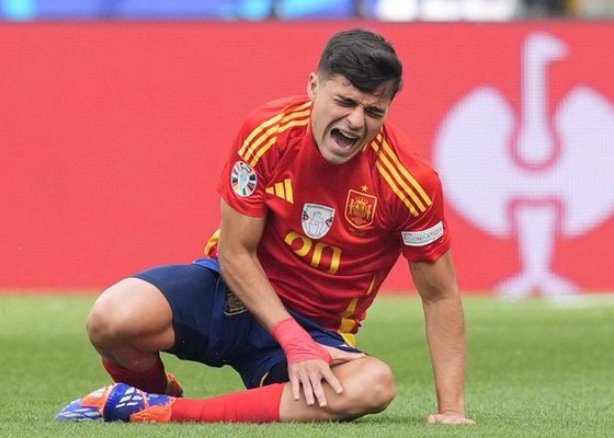 Pedri contesta a Kroos