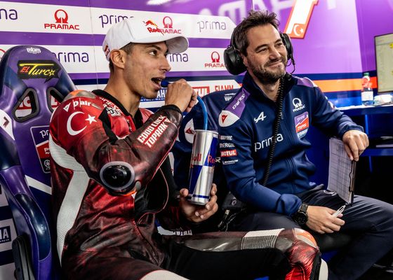 Toprak le da de ventaja a Marc Márquez un año y se cita con él en 2027