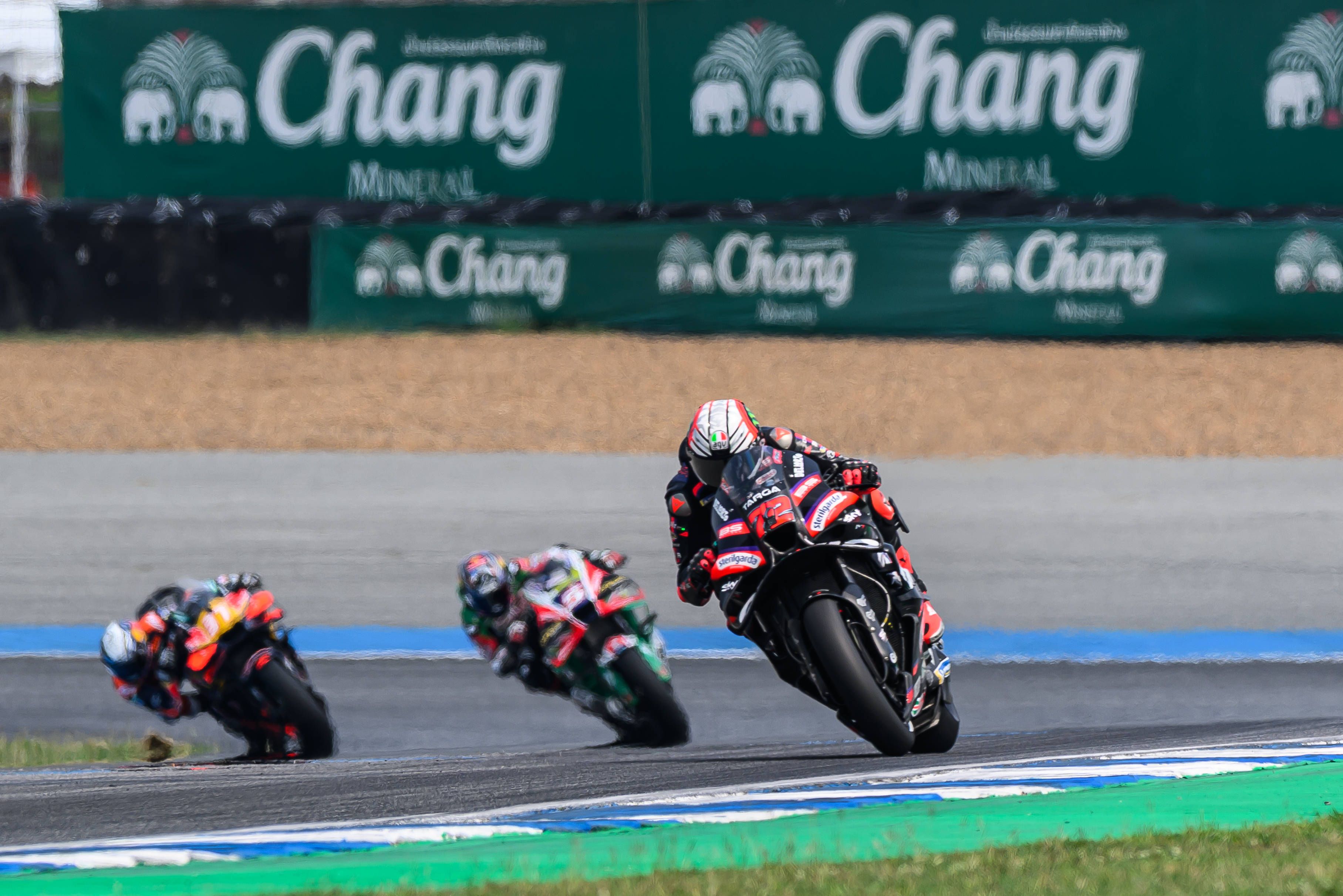 Bezzecchi confirma el salto de Aprilia y marca territorio en Buriram