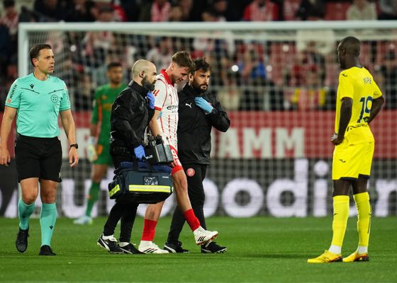 Contratiempo para el Girona: Vanat pide el cambio ante el Villarreal y hace saltar las alarmas