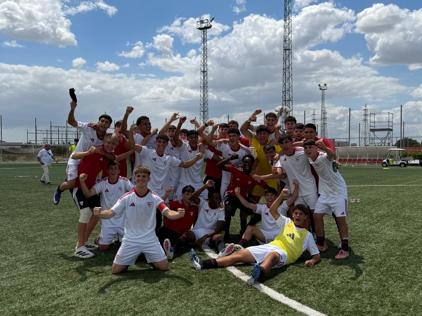 El efecto dominó en la cantera del Sevilla: un merecido premio tras un curso muy duro   