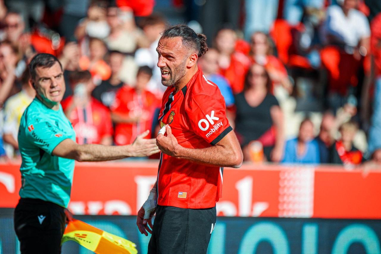 Muriqi, tras dar el gol de la victoria al Mallorca: "Aunque fuera parezco muy feo y duro, también soy humano"