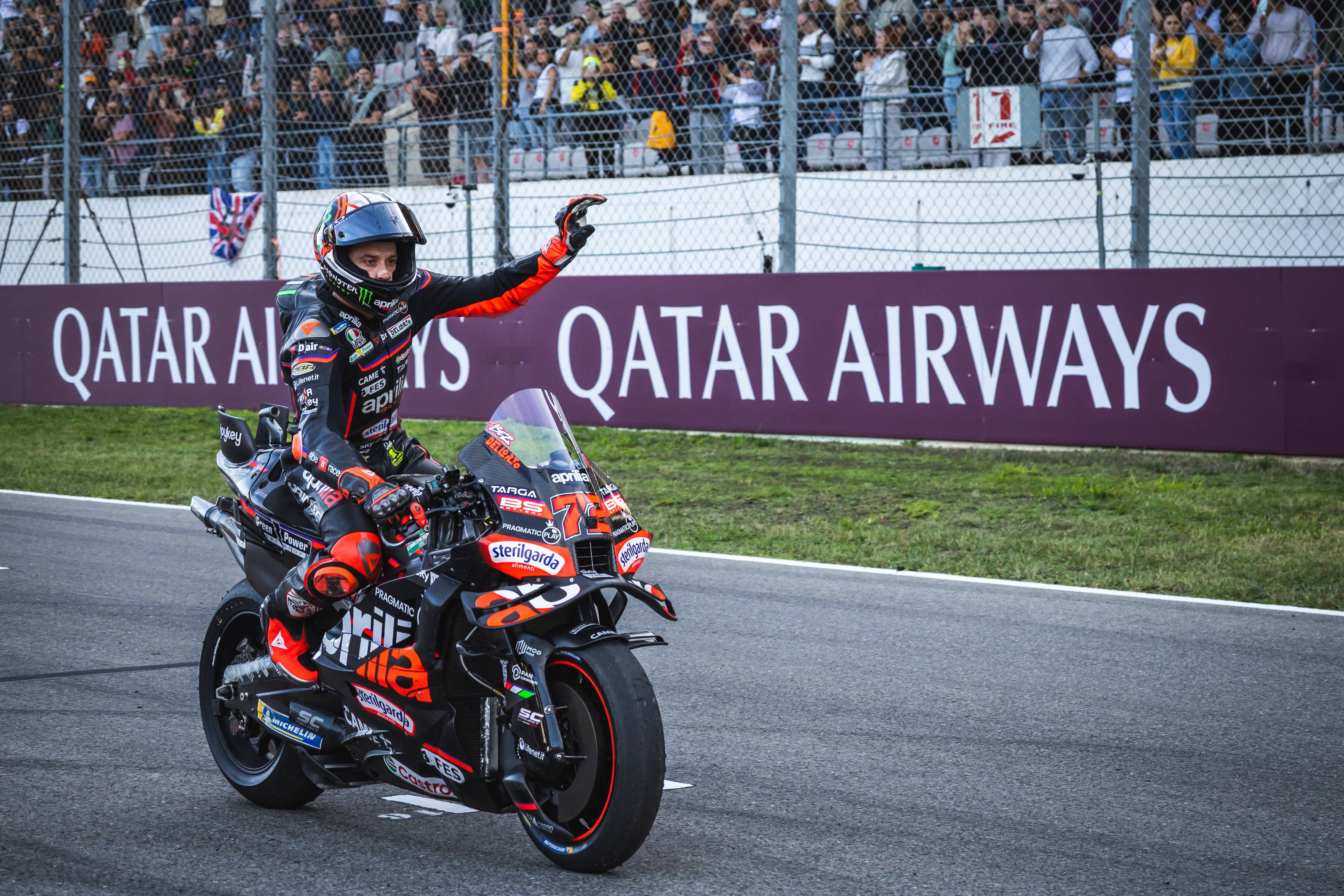 Bezzecchi gana en Portugal y Bagnaia sufre una nueva caída