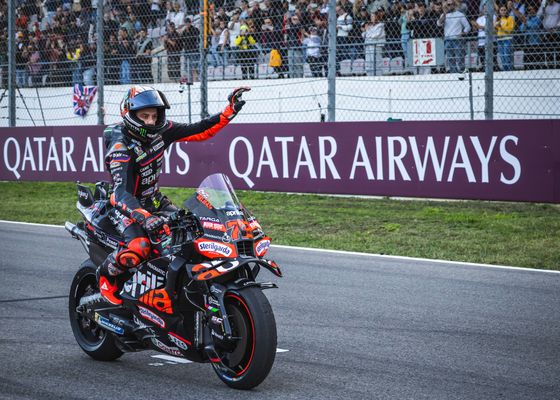 Bezzecchi gana en Portugal y Bagnaia sufre una nueva caída