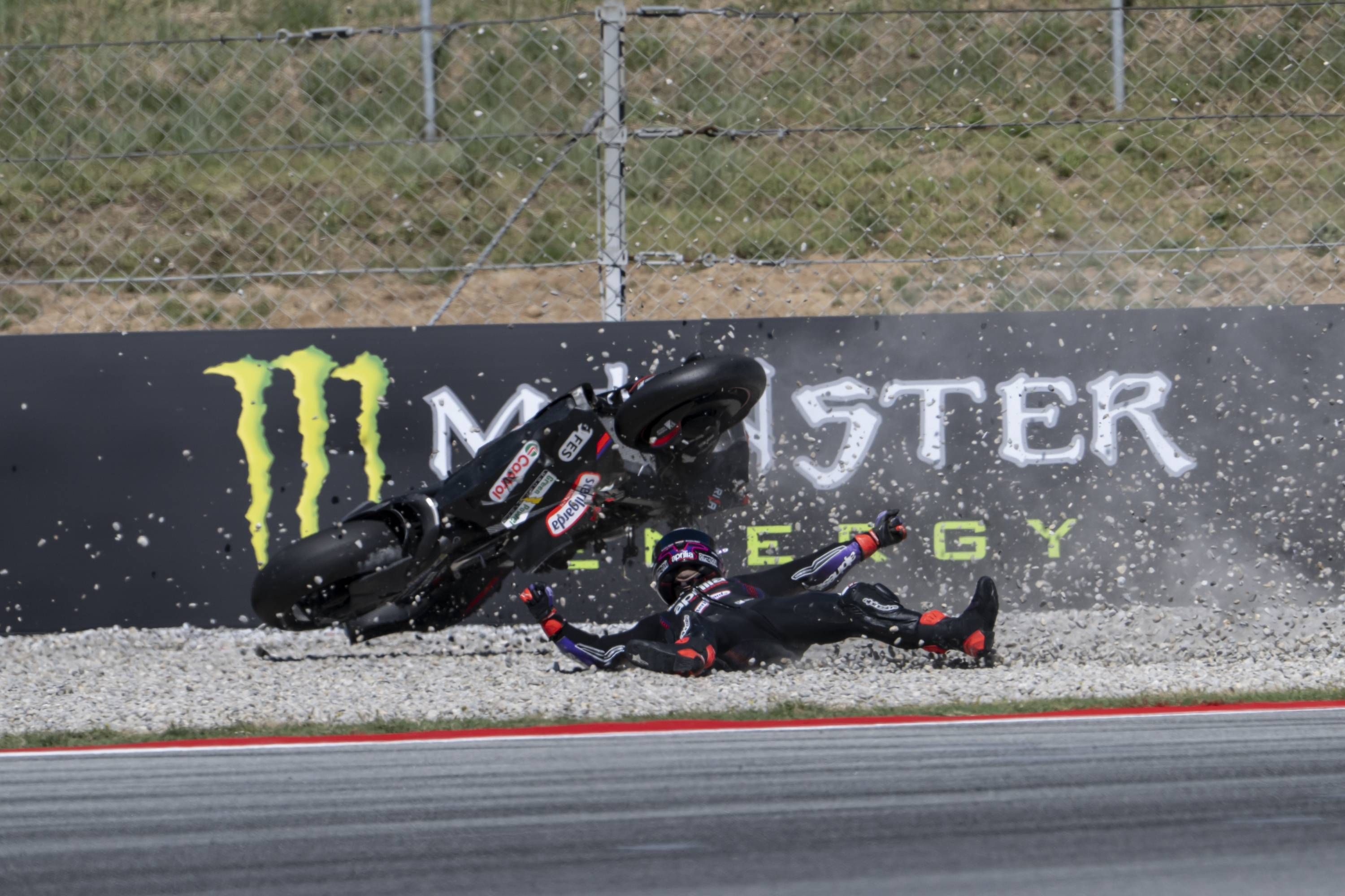 Jorge Martín, tras cuatro caídas en Montmeló, reconoce sufrir dos esguinces y estar magullado, pero manda un aviso para el domingo