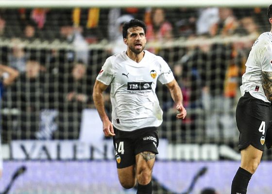 La petición del Valencia a Cömert con su renovación en el aire