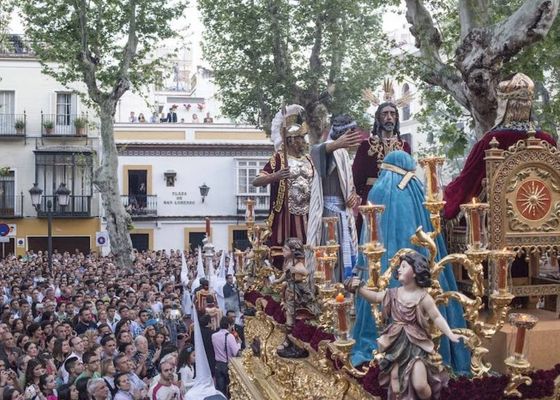 Restaurantes y bares en Sevilla para comer y ver procesiones de Semana Santa gratis