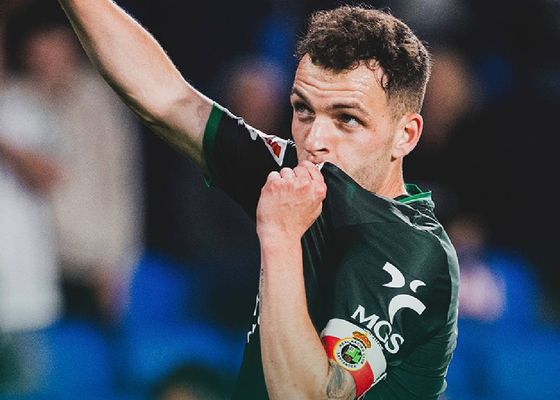 Íñigo Vicente vuelve a marcar diferencias y guía al Racing a soñar